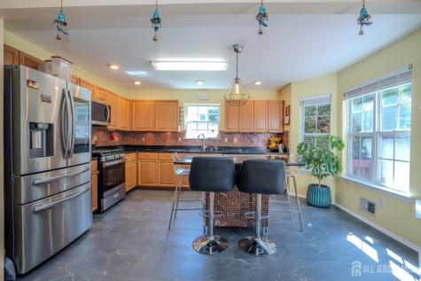 16 Hawthorne Road North Brunswick NJ 08902