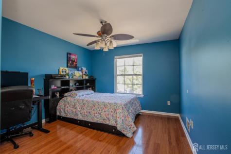 16 Hawthorne Road North Brunswick NJ 08902