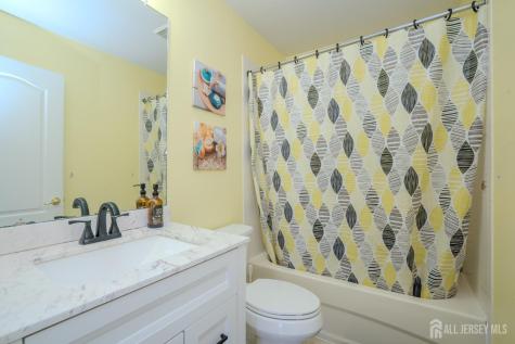 16 Hawthorne Road North Brunswick NJ 08902
