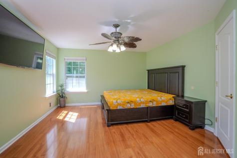 16 Hawthorne Road North Brunswick NJ 08902