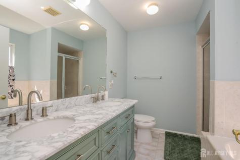 16 Hawthorne Road North Brunswick NJ 08902