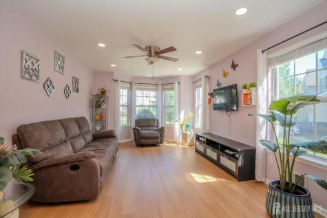 16 Hawthorne Road North Brunswick NJ 08902