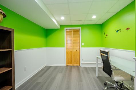 16 Hawthorne Road North Brunswick NJ 08902