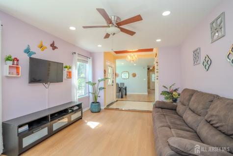 16 Hawthorne Road North Brunswick NJ 08902
