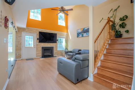 16 Hawthorne Road North Brunswick NJ 08902