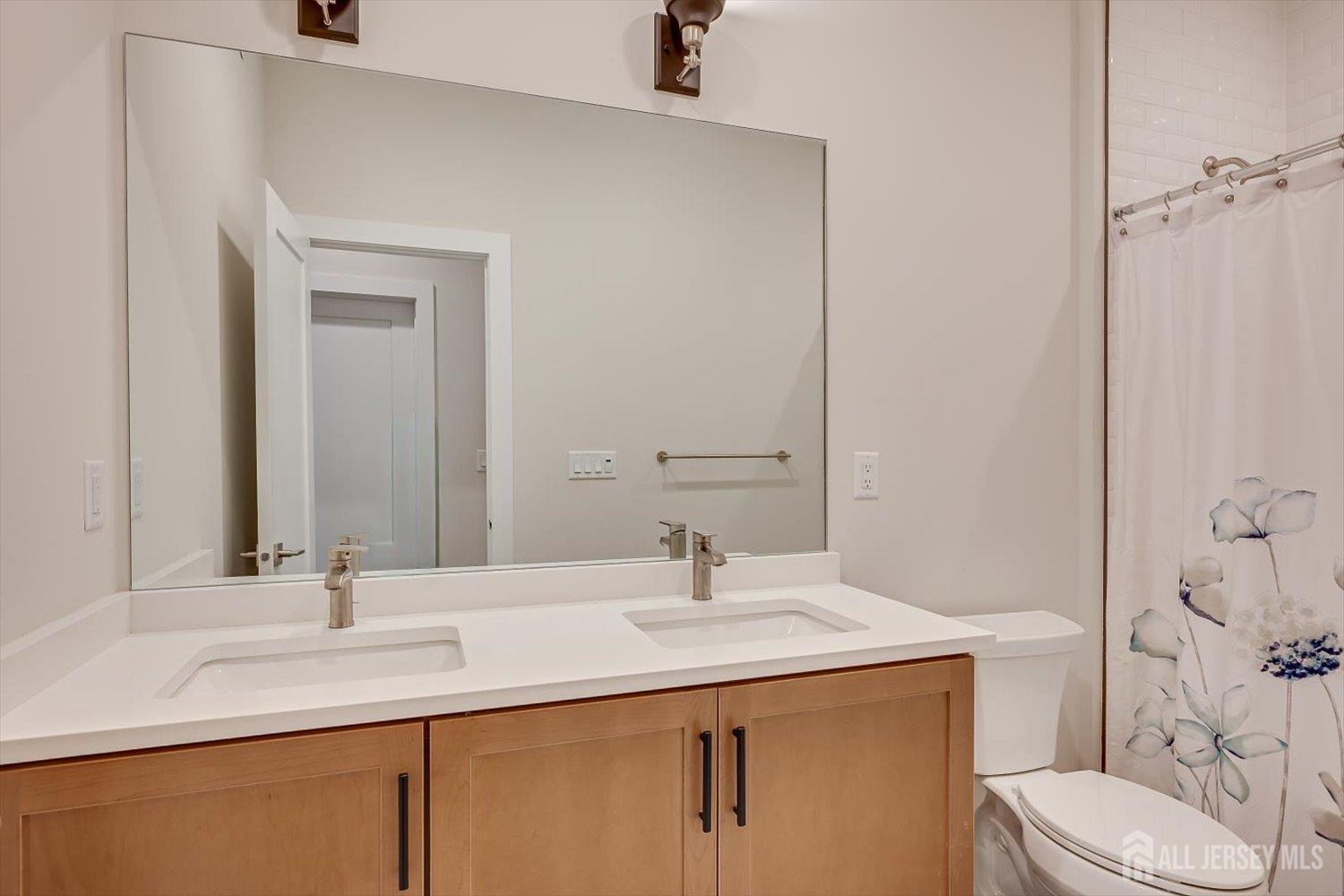 16 Valiant Court Middletown NJ 07748