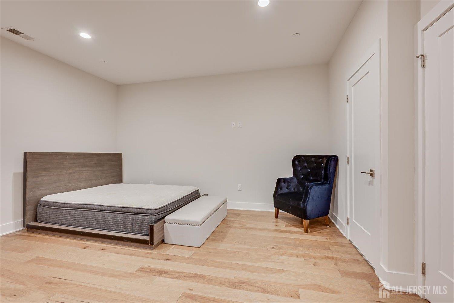 16 Valiant Court Middletown NJ 07748