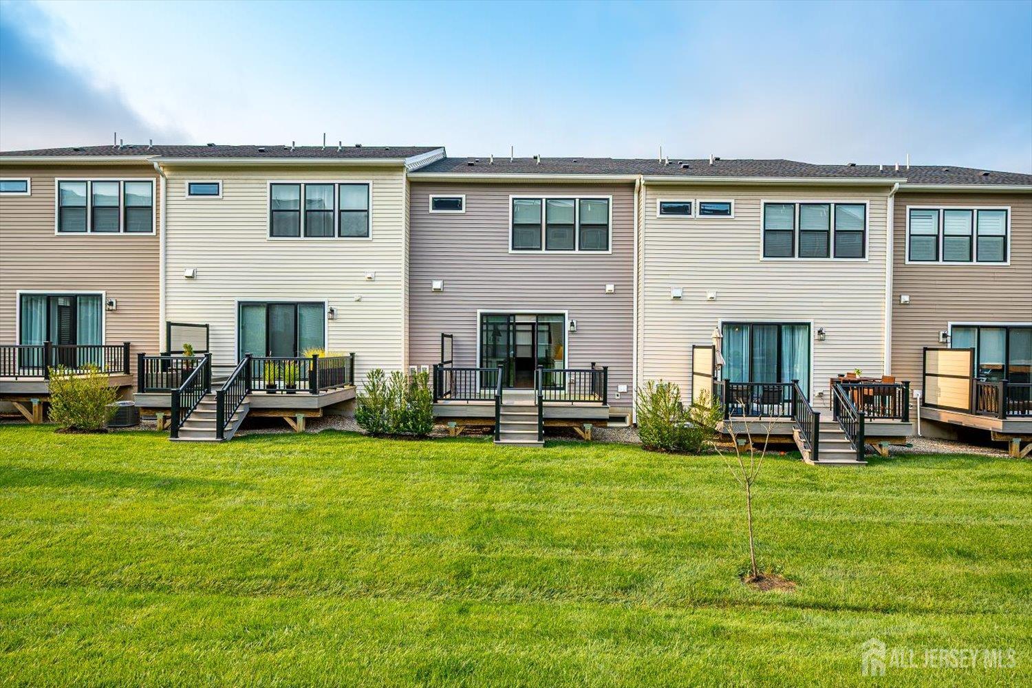 16 Valiant Court Middletown NJ 07748