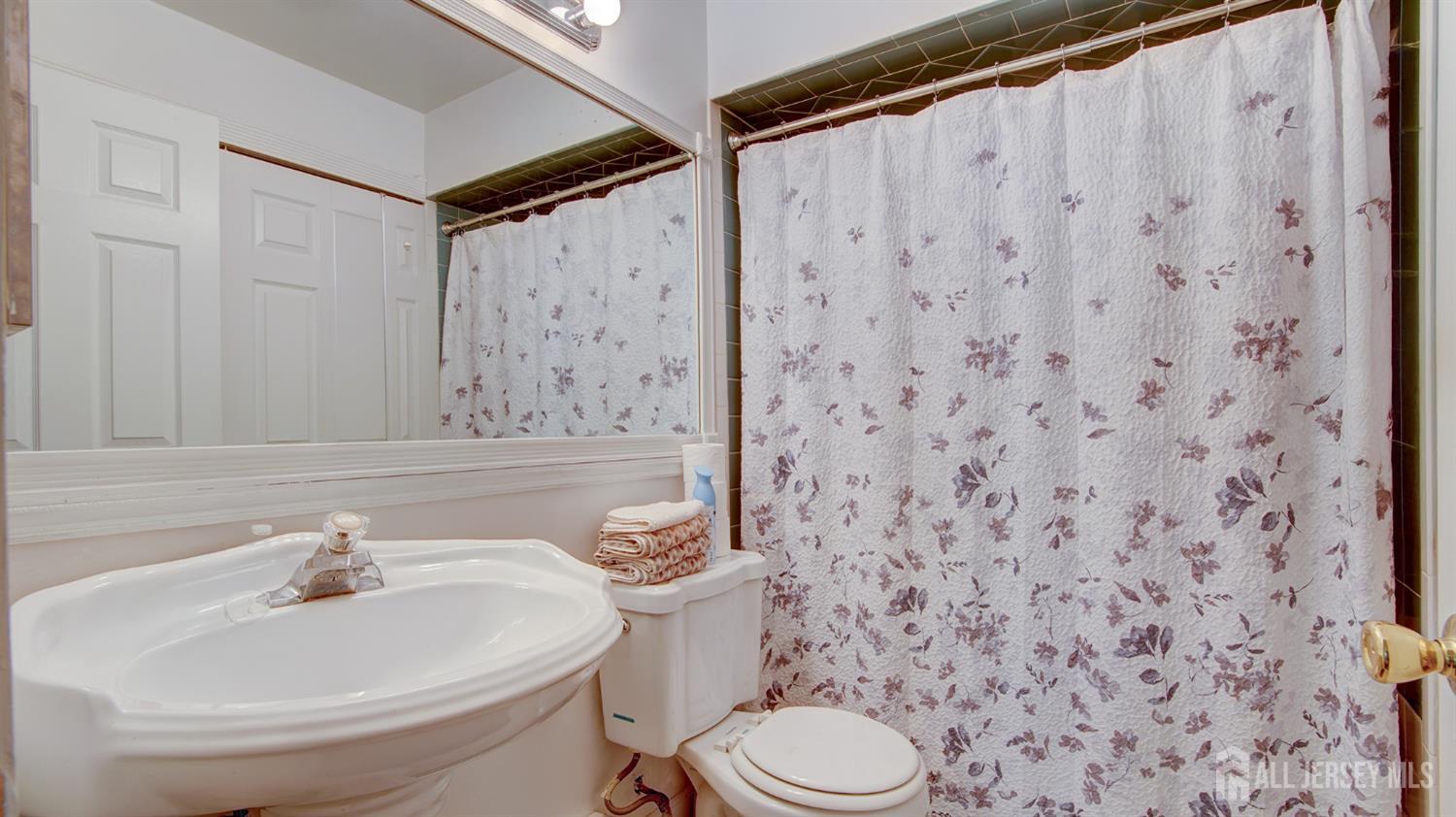 86 Arrowood Road Manalapan NJ 07726