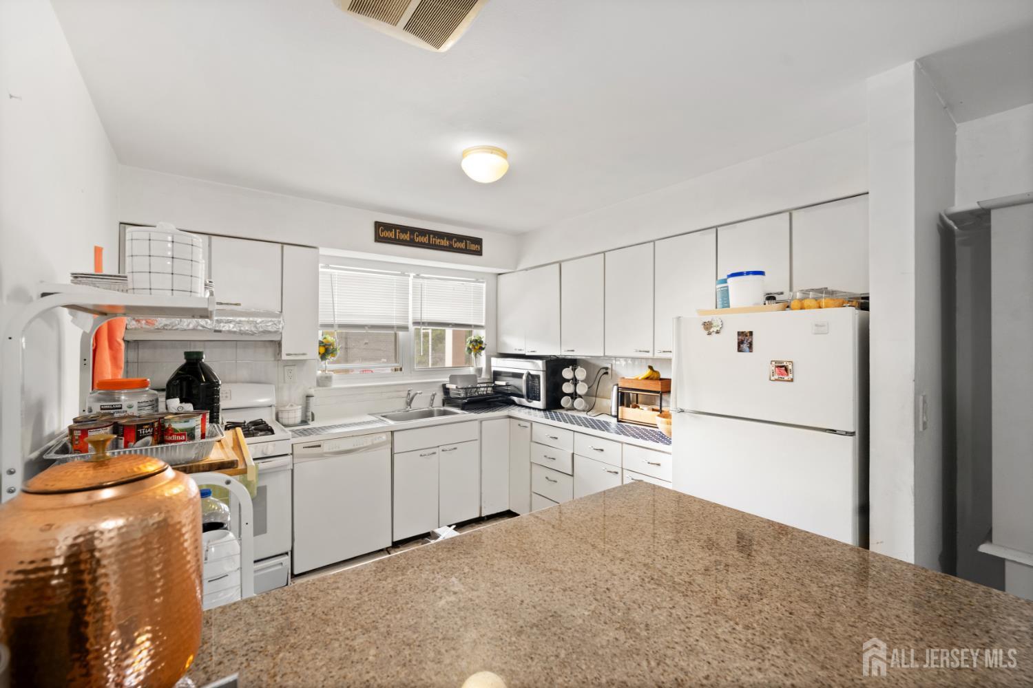 32 Woodedge Avenue Edison NJ 08817