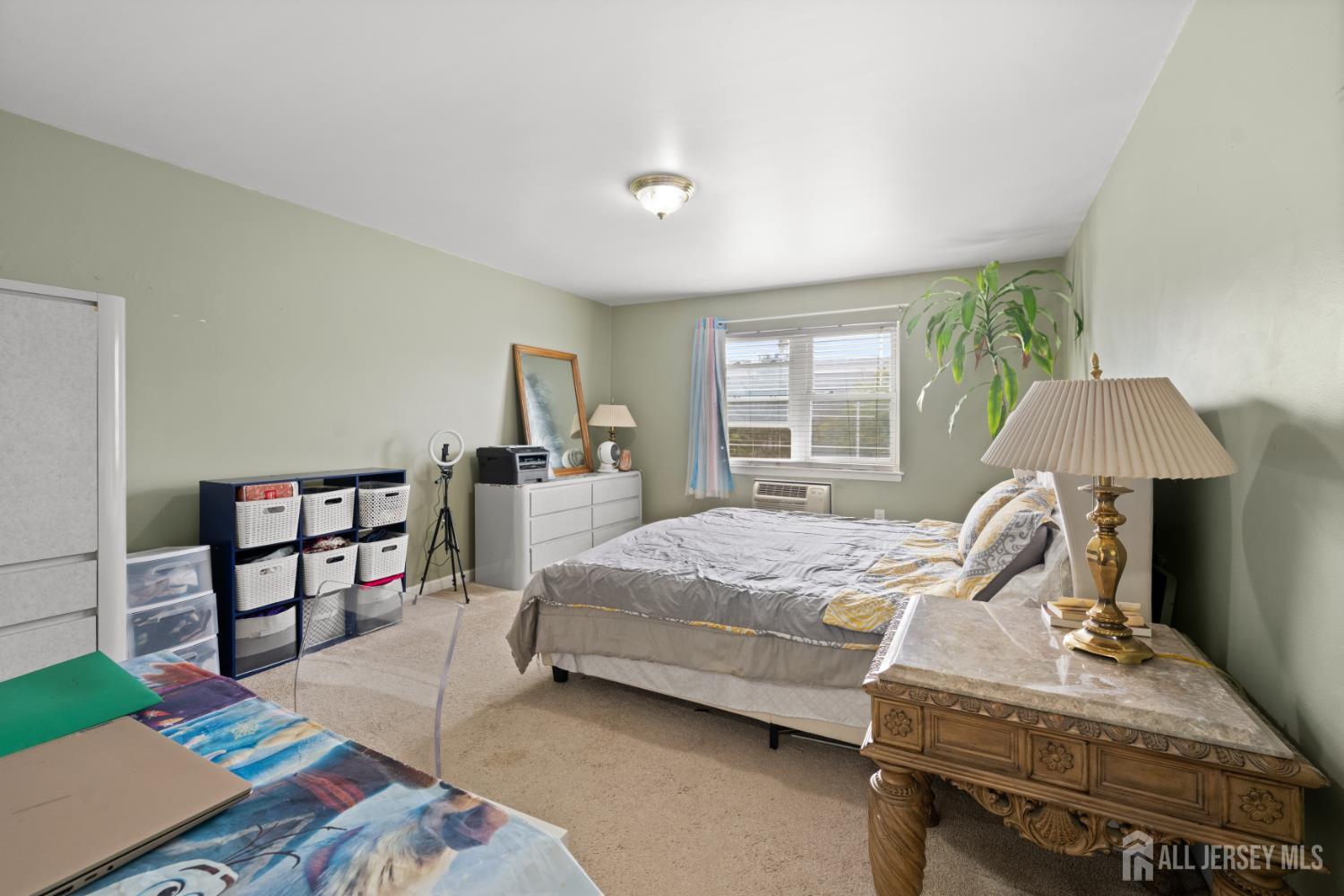 32 Woodedge Avenue Edison NJ 08817