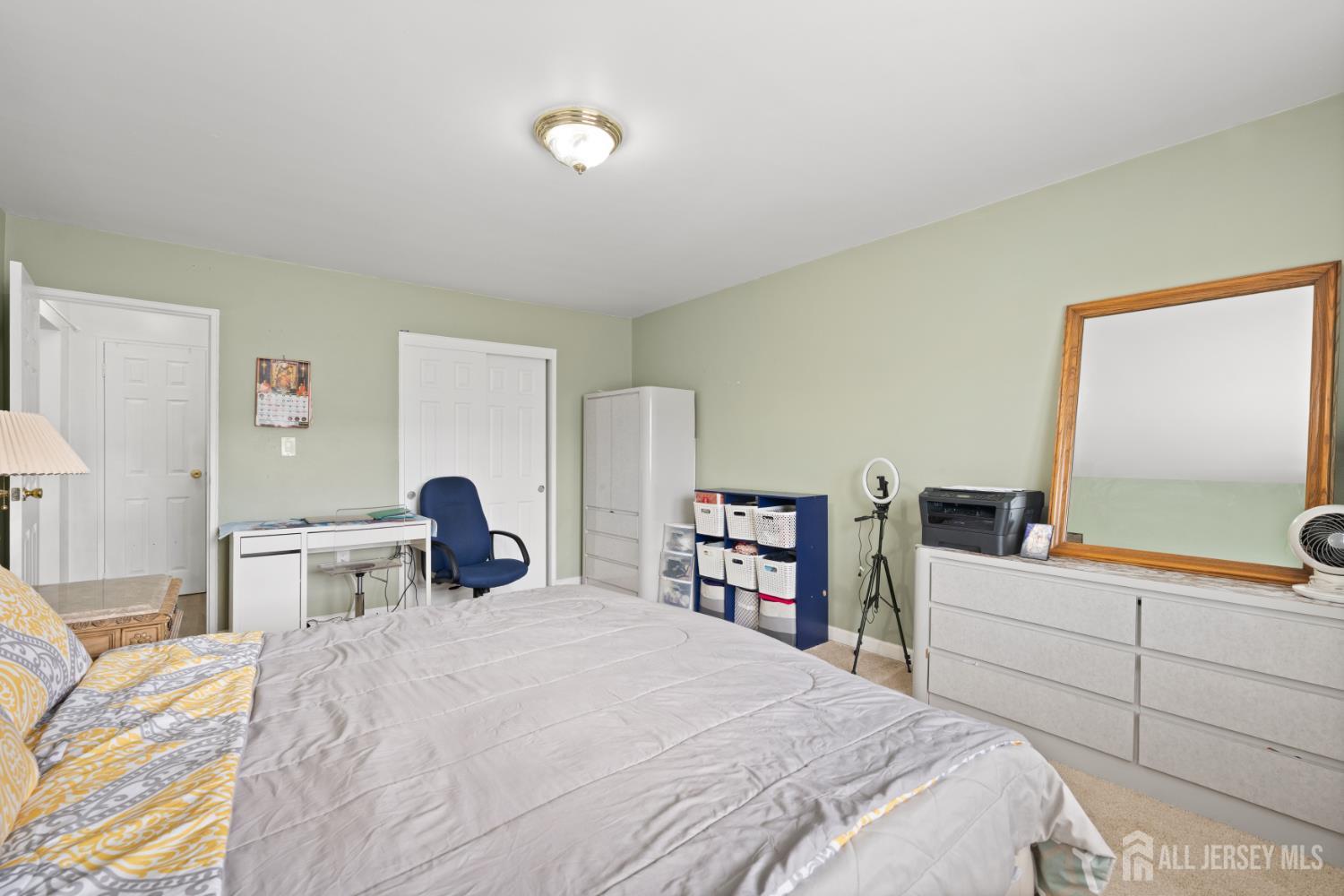 32 Woodedge Avenue Edison NJ 08817