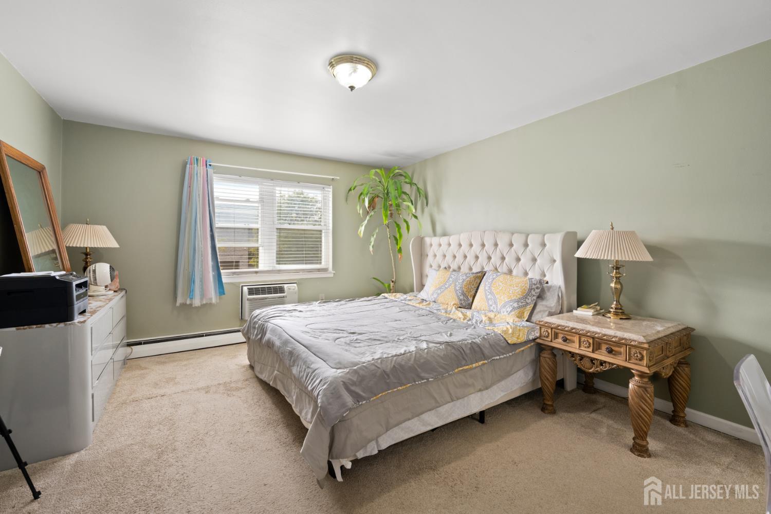 32 Woodedge Avenue Edison NJ 08817