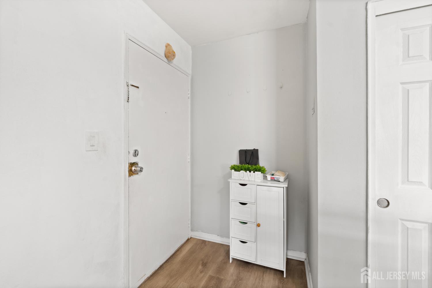 32 Woodedge Avenue Edison NJ 08817