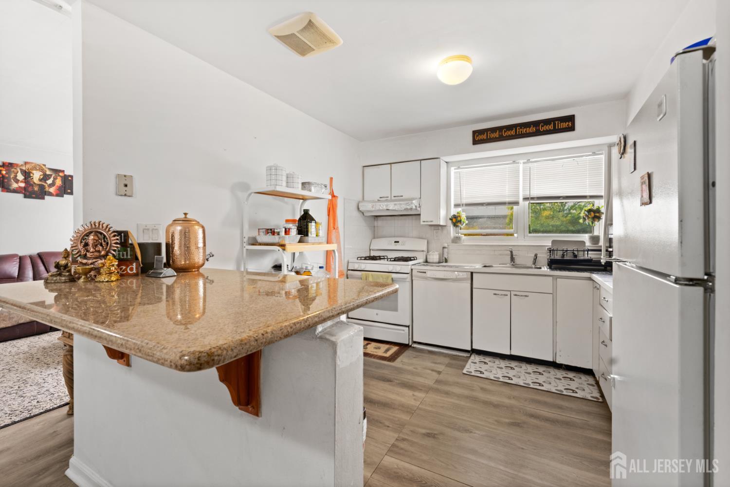 32 Woodedge Avenue Edison NJ 08817