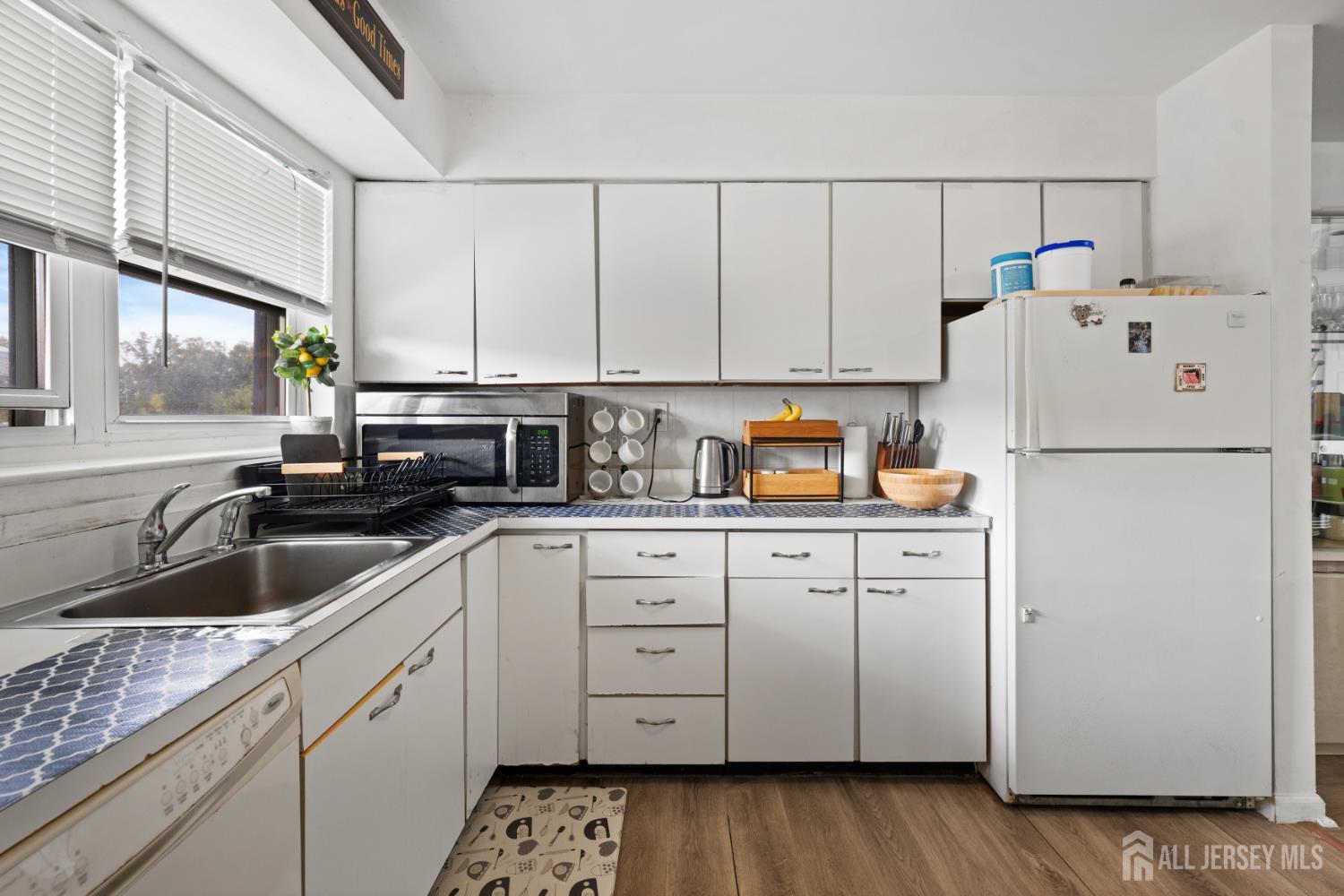 32 Woodedge Avenue Edison NJ 08817