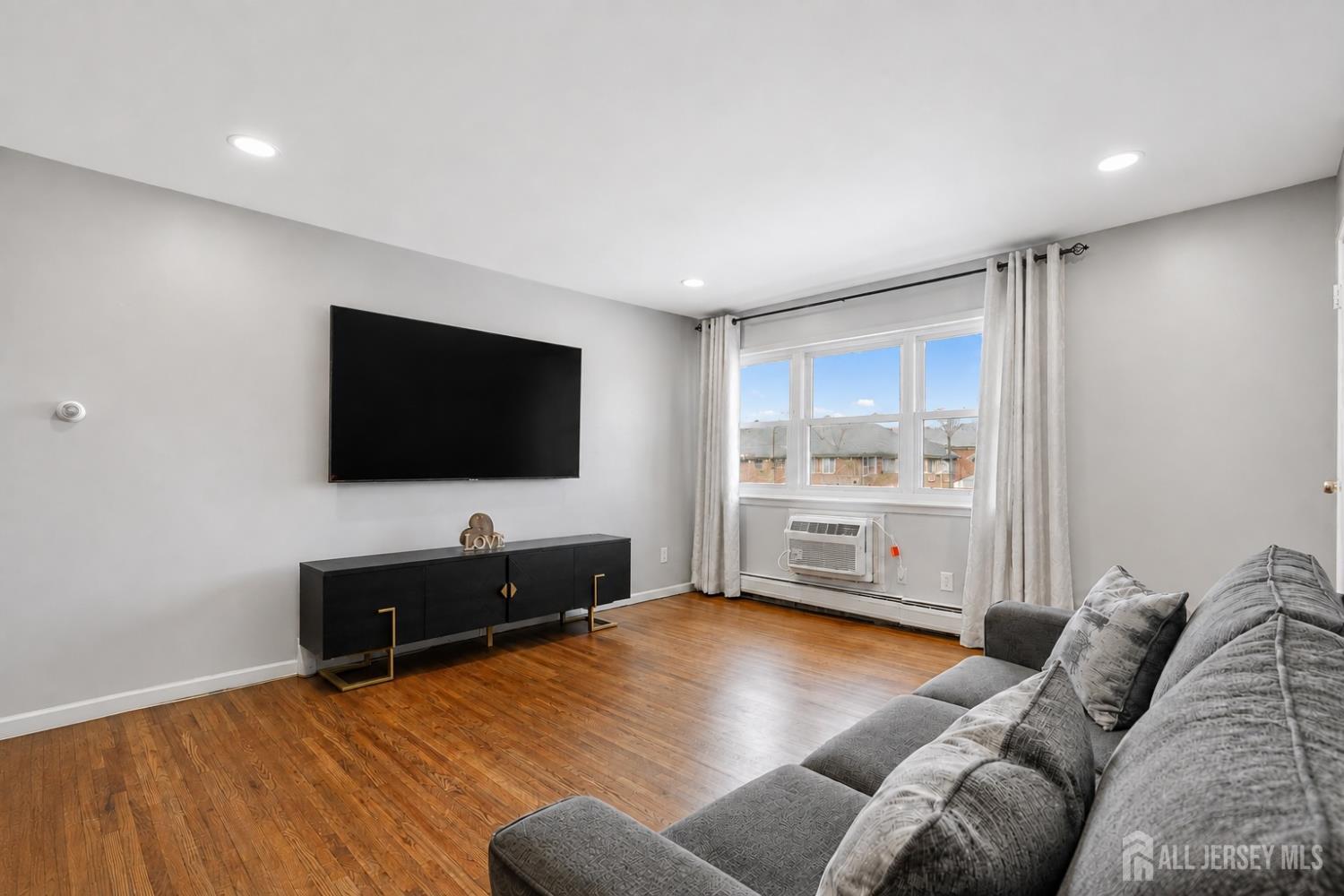 43 Gramercy Gardens Middlesex NJ 08846