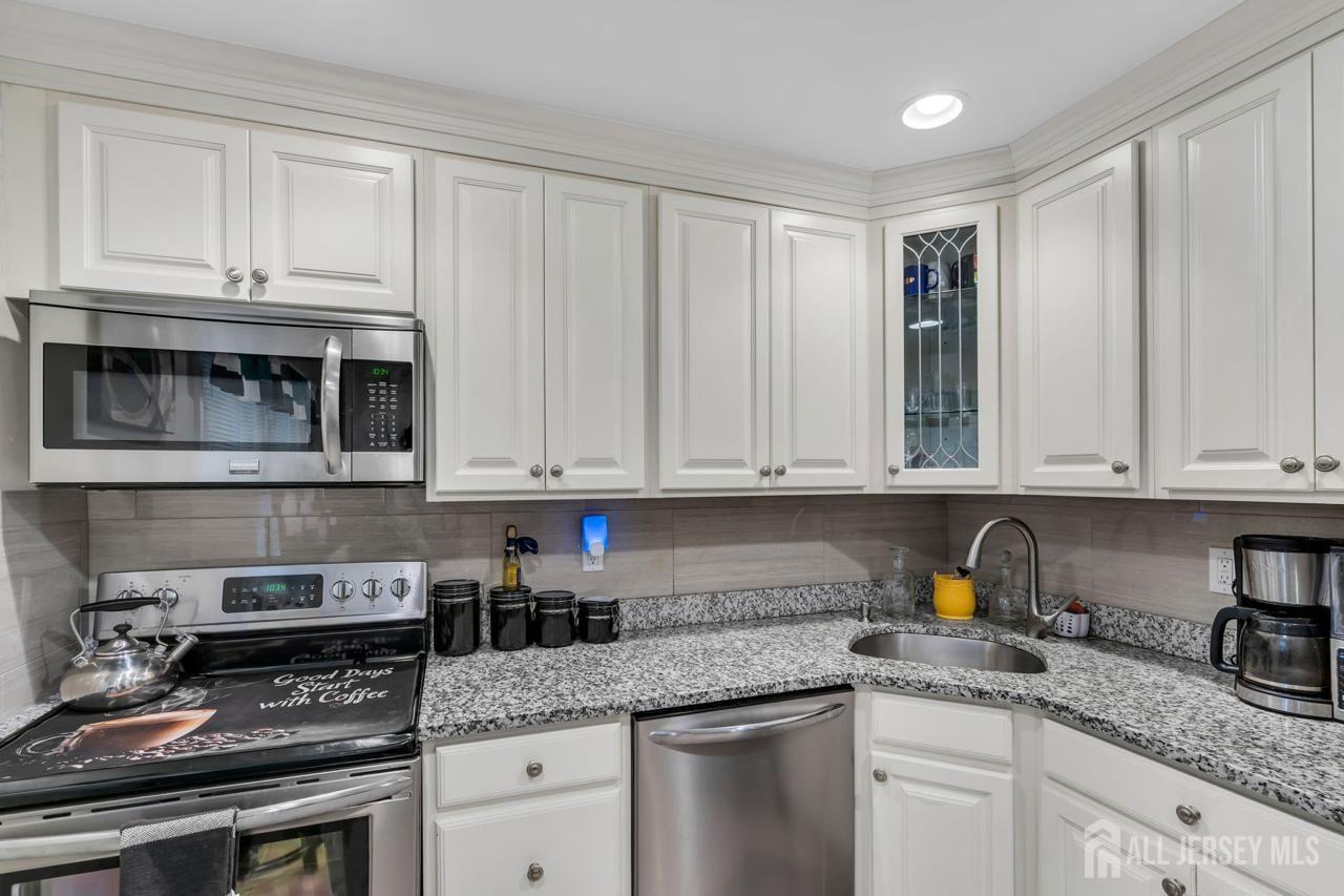 402 Silver Court Hamilton NJ 08690