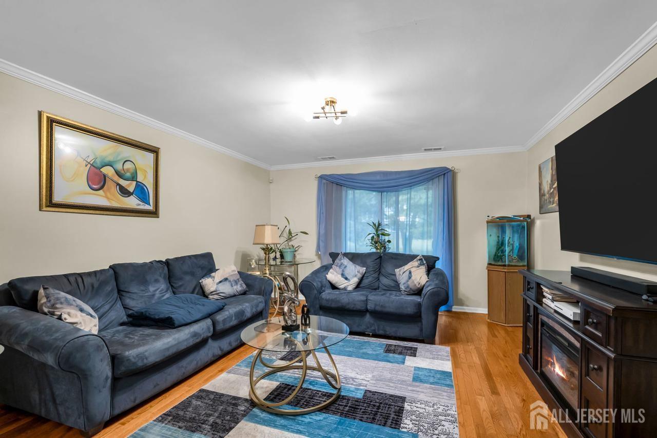 402 Silver Court Hamilton NJ 08690
