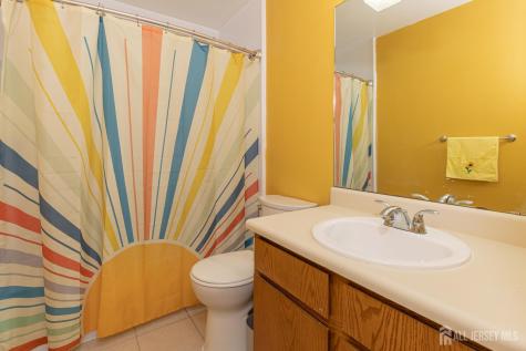 43 Lantern Lane Sayreville NJ 08872