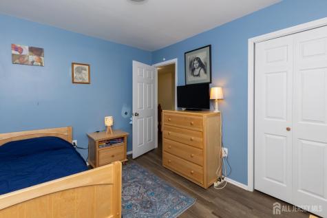 43 Lantern Lane Sayreville NJ 08872