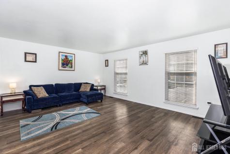 43 Lantern Lane Sayreville NJ 08872