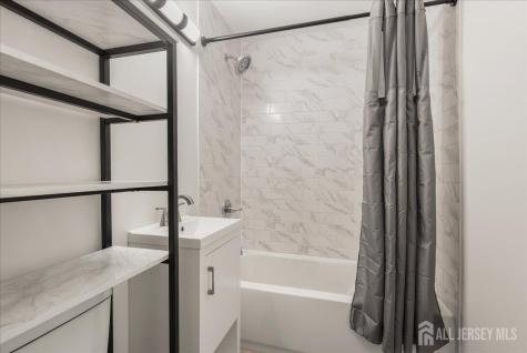 7 Lake Avenue East Brunswick NJ 08816
