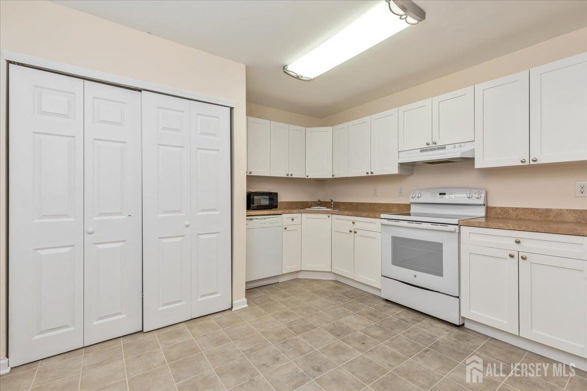 406 Genista Plaza Monroe NJ 08831
