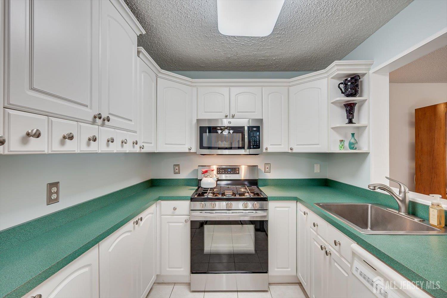 1801 Bayhead Drive Sayreville NJ 08859