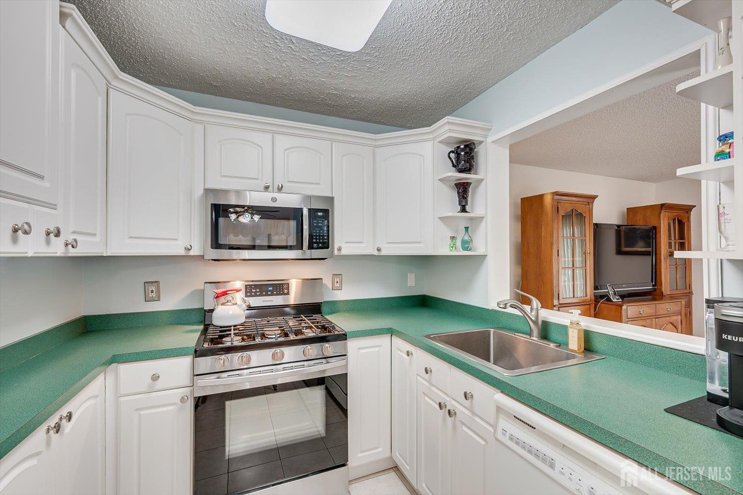 1801 Bayhead Drive Sayreville NJ 08859