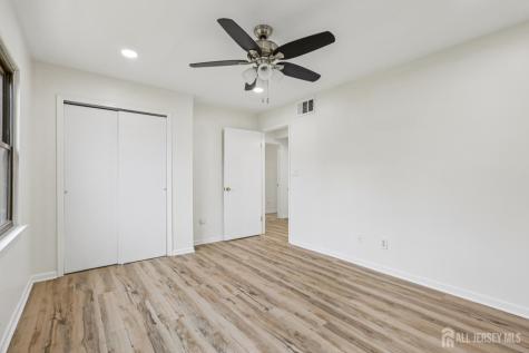 21 Wellington Court Sayreville NJ 08872