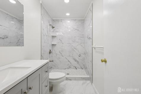 21 Wellington Court Sayreville NJ 08872