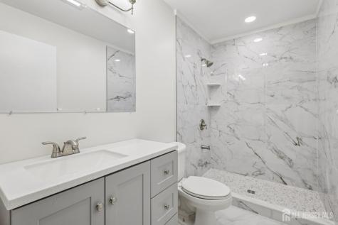 21 Wellington Court Sayreville NJ 08872