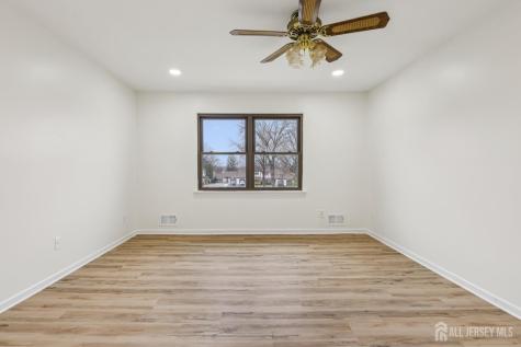 21 Wellington Court Sayreville NJ 08872