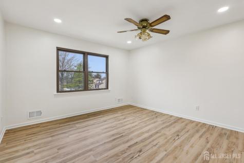 21 Wellington Court Sayreville NJ 08872