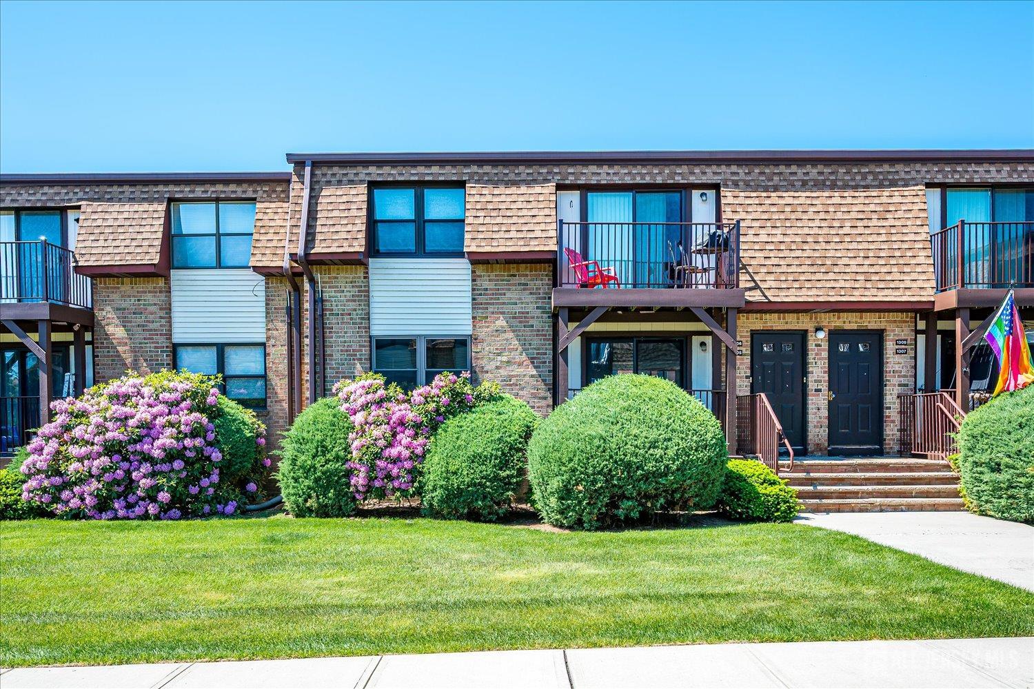 1305 N Oaks Boulevard N North Brunswick NJ 08902
