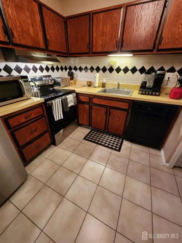 3 Twin River Drive Hightstown NJ 08520