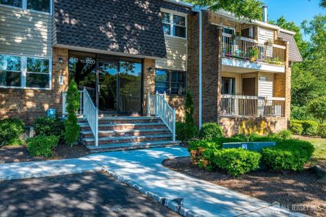 812 Sharon Garden Court Woodbridge Proper NJ 07095