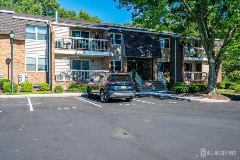 812 Sharon Garden Court Woodbridge Proper NJ 07095