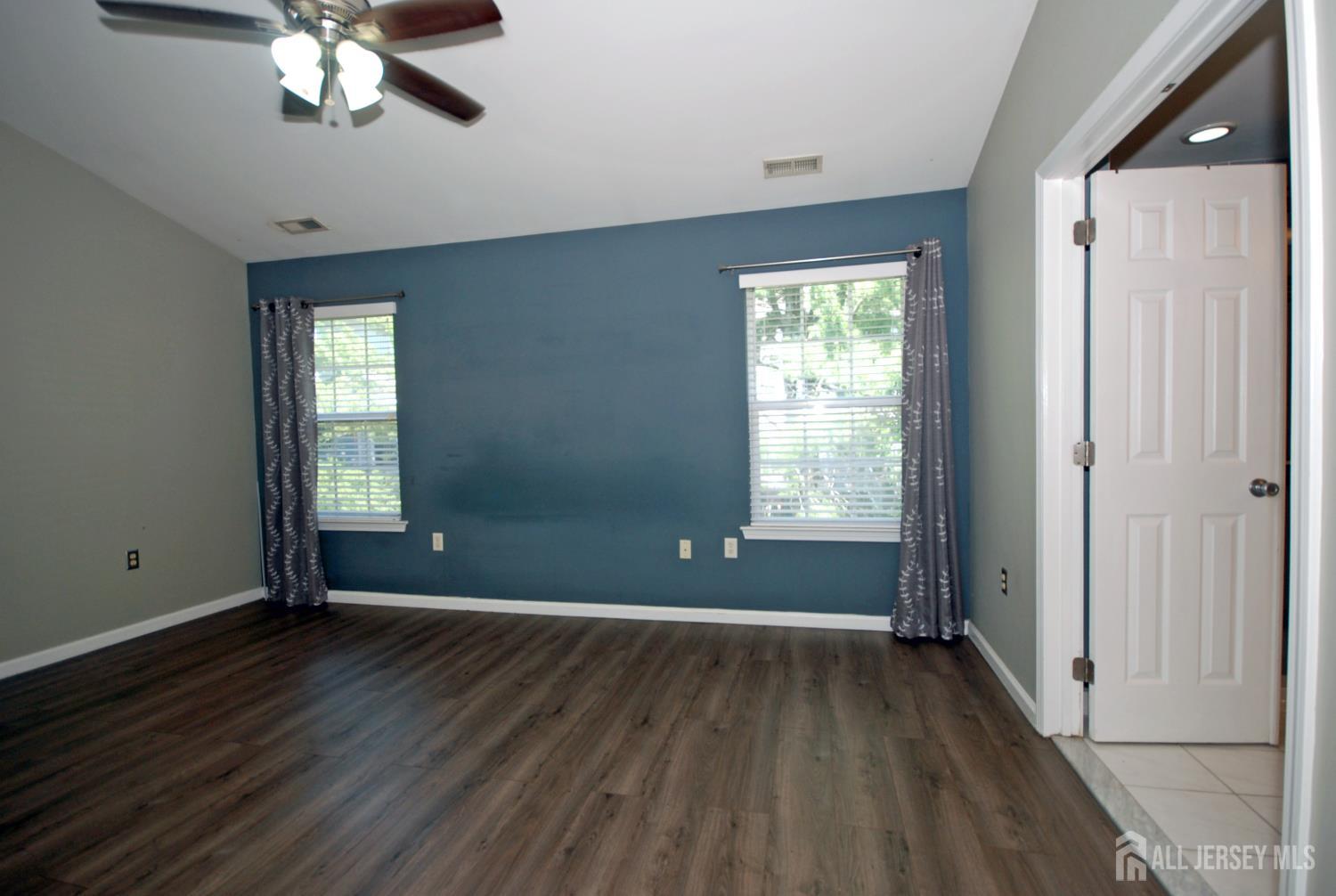 5 Schlottfeld Lane Parlin NJ 08859