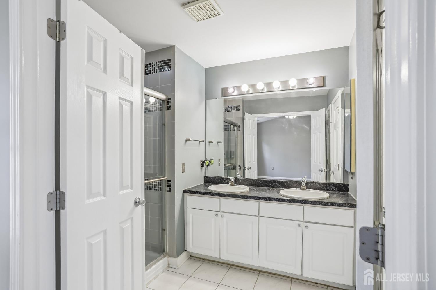 5 Schlottfeld Lane Parlin NJ 08859
