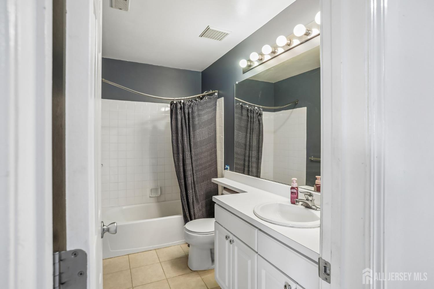 5 Schlottfeld Lane Parlin NJ 08859