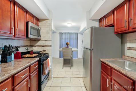 39 Powderhorn Court Woodbridge Proper NJ 07095