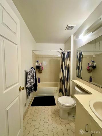488 Witney Court North Brunswick NJ 08902