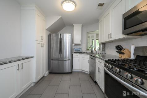 2302 Bayhead Drive Sayreville NJ 08859