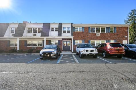 24 Woodedge Avenue Edison NJ 08817