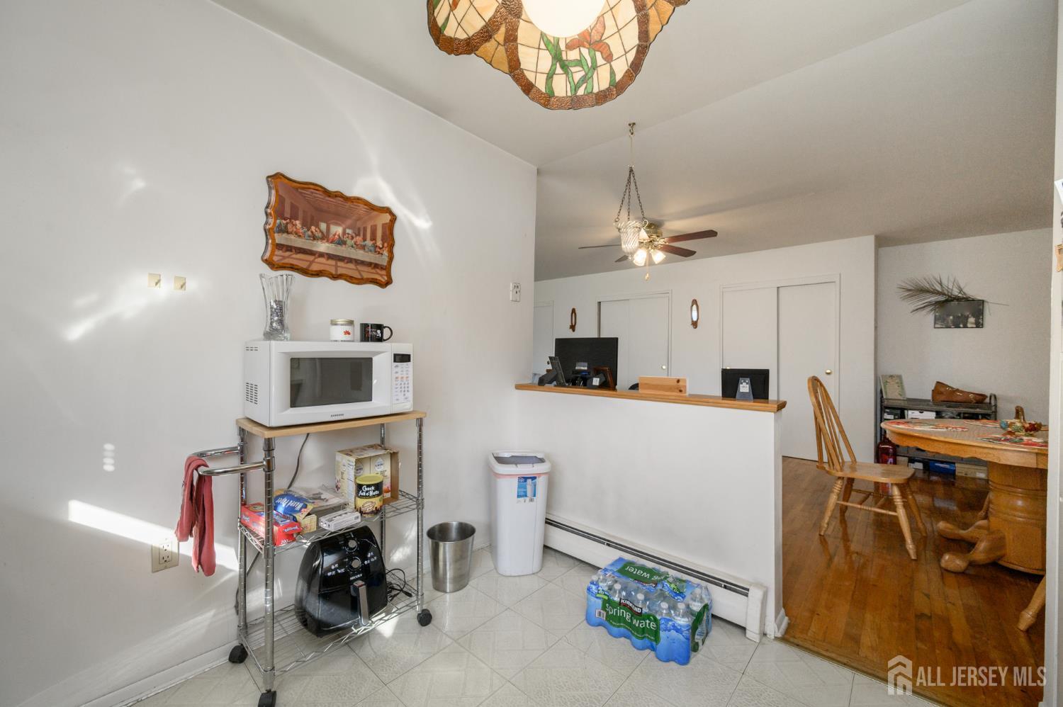 24 Woodedge Avenue Edison NJ 08817