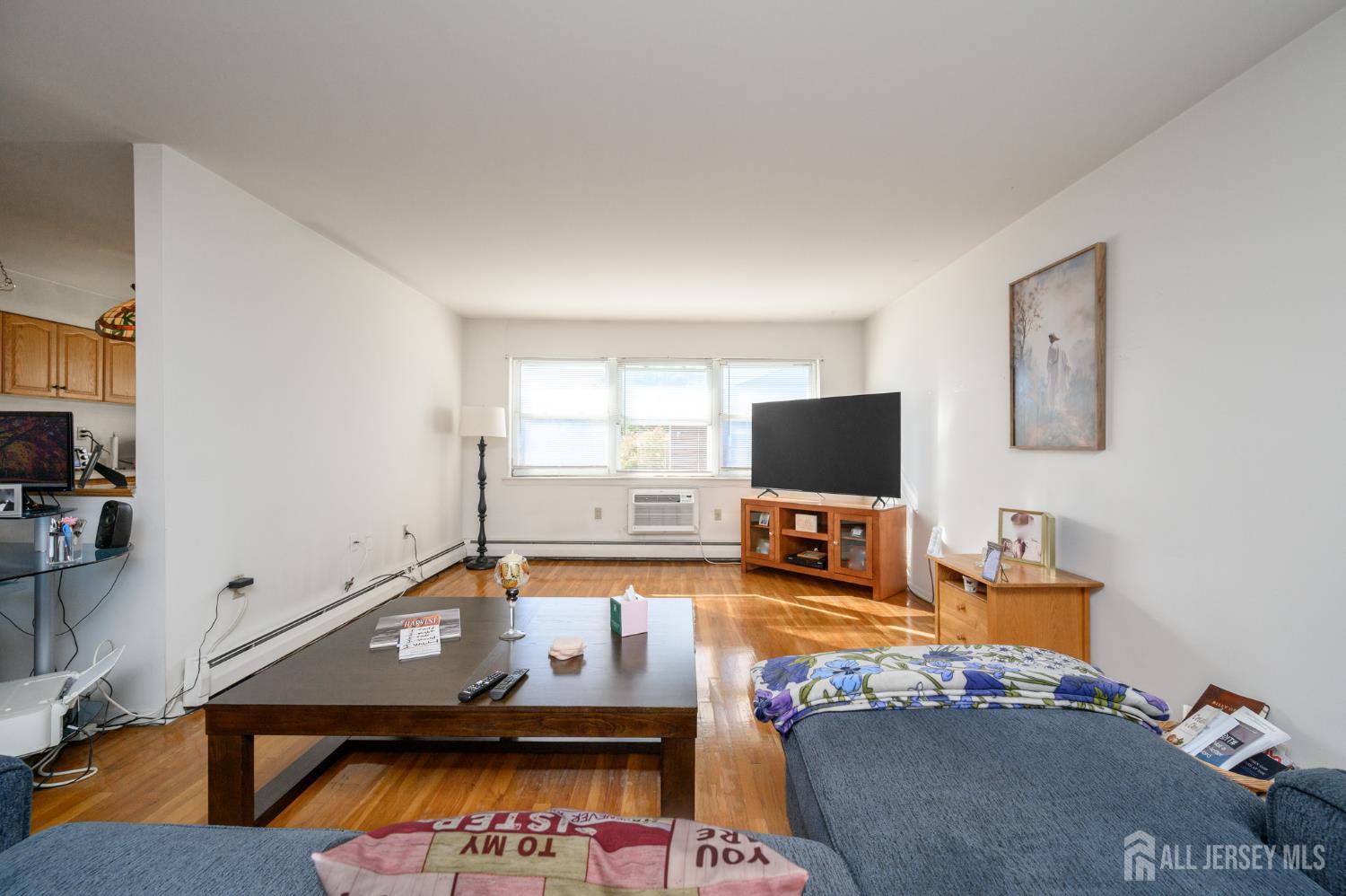 24 Woodedge Avenue Edison NJ 08817