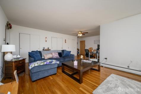 24 Woodedge Avenue Edison NJ 08817