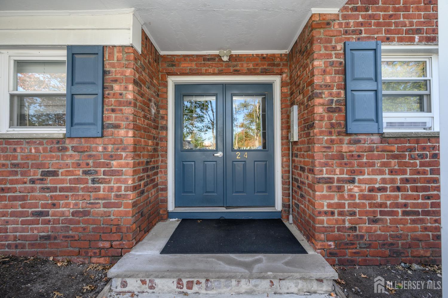24 Woodedge Avenue Edison NJ 08817